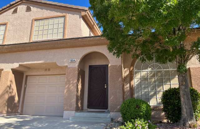 Spacious 2bed/ 2.5 bath Townhouse in Gated Community photos photos