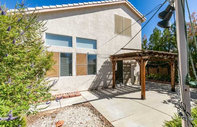 Charming Henderson Home on a Corner Cul-de-Sac Lot Gallery 3