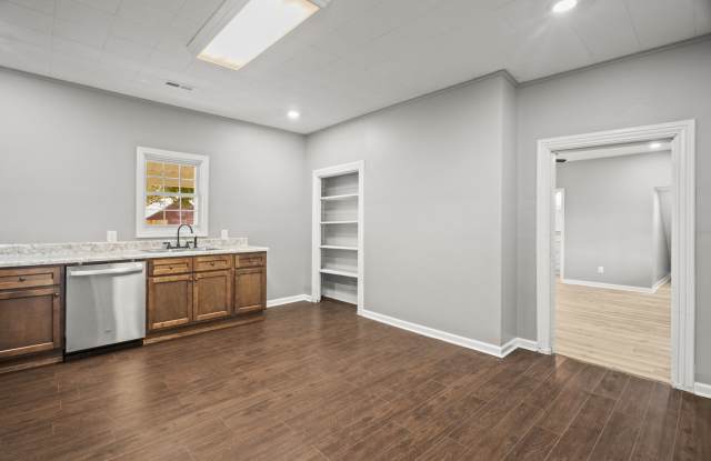 6081 Lakeview Road Gallery 3