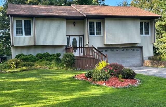 Stunning 4BR/2.5BA Rental Near Fort Drum & Watertown Gallery 1