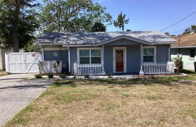 6062 OAK RIDGE AVENUE - 6062 Oak Ridge Avenue, New Port Richey, FL 34653