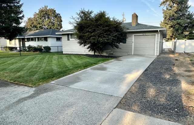 5411 N Oak St photos photos