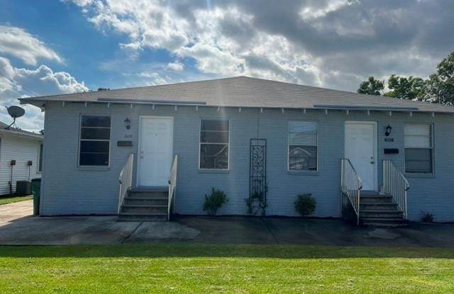 604 N WOODLAWN Avenue - 604 North Woodlawn Avenue, Metairie, LA 70001