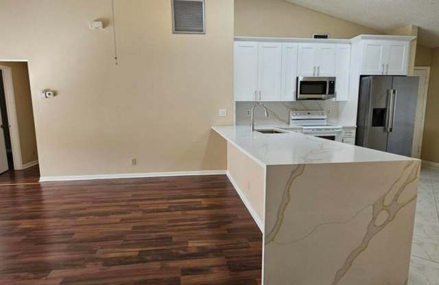 7225 SOLANDRA Lane, Tamarac, FL 33321 - 5338 Gallery 3