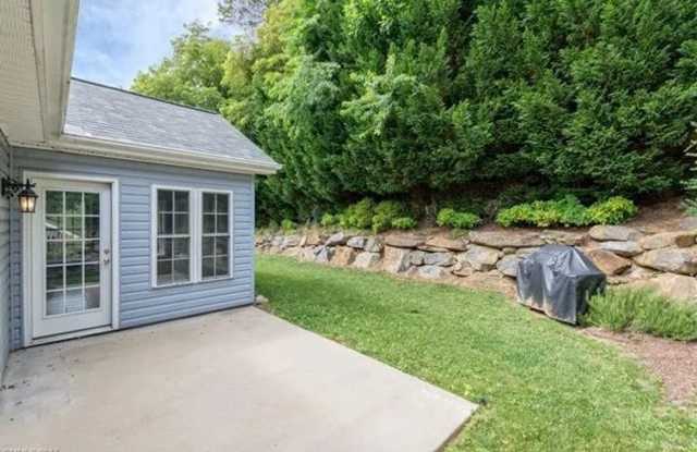 Spacious home in quiet East Asheville neighborhood Gallery 3