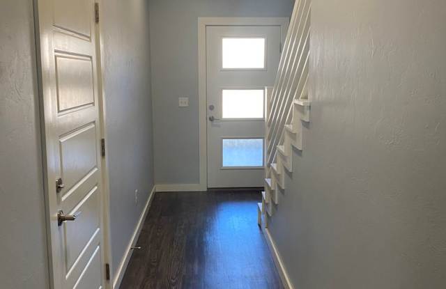 1/2 off 1st month 3 bedroom, 2.5 bathroom, 1 car garage, fenced backyard Gallery 3