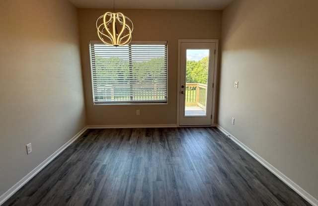 Zero entry ranch townhome with 2 stall garage. Spacious 2 bedrooms with walk in closets, 2.5 bathroom, 1st floor laundry Gallery 4