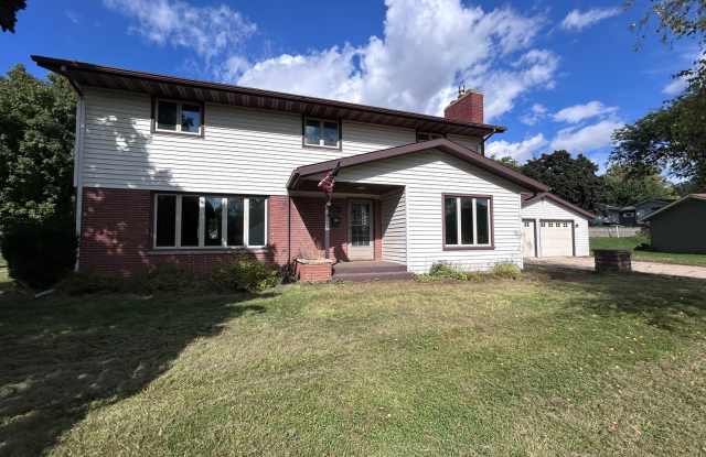 Spacious 4-Bedroom Home photos photos