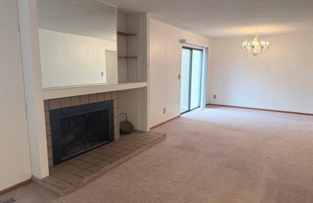2 Bed, 1.5 Bath Townhome with Fireplace, Central A/C and Two Car Garage Gallery 3