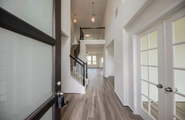 32402 Clouser Crawdad Court Gallery 3