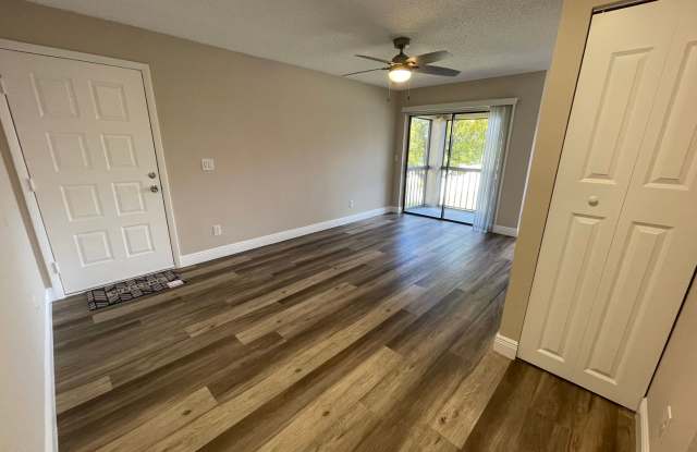 ANNUAL RENTAL - 1 BED / 1 BATH CONDO AT MYSTIC GARDENS Gallery 4