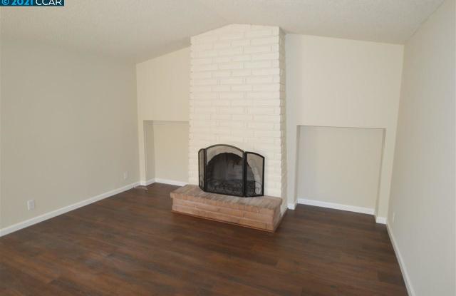 1499 Fox Hollow Ct Gallery 4