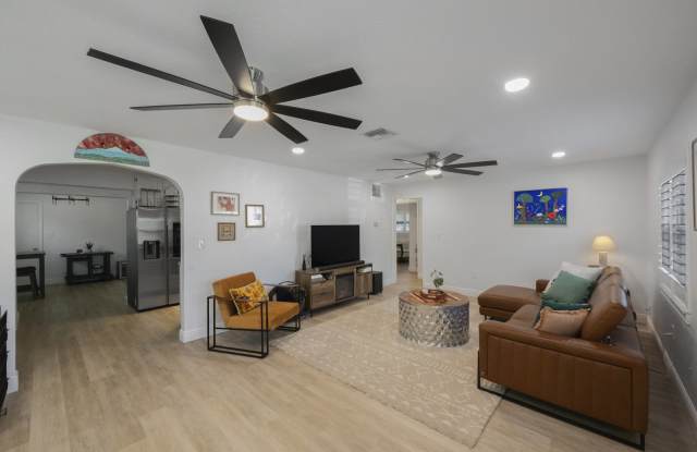 702 Gray Street South photos photos