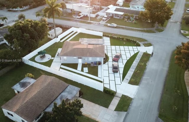 3240 SW 17th St - 3240 Southwest 17th Street, Fort Lauderdale, FL 33312