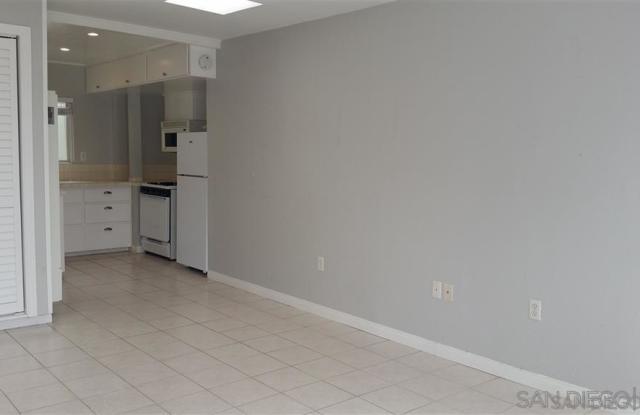 4636 1/2 Narragansett Ave Gallery 3