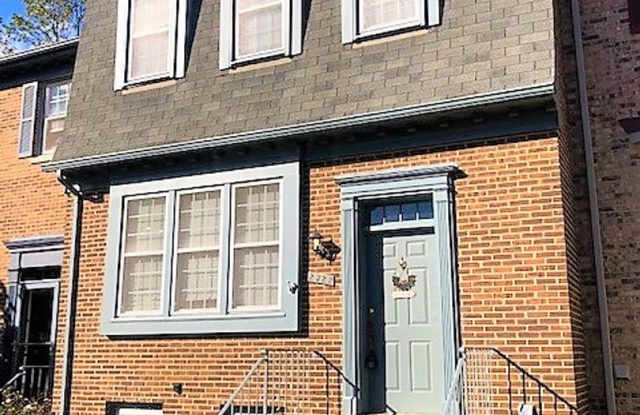 Charming 4 Bedroom 2.5 Bathroom Brick Townhouse Located in Quaint Country Creek photos photos