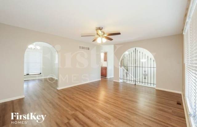 6704 Northwest Mirror Lake Terrace Gallery 3