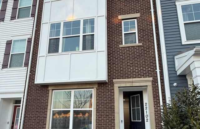 Spacious 4BR Townhome with 2-Car Garage  Balcony | Prime Clarksburg Location Near I-270 photos photos