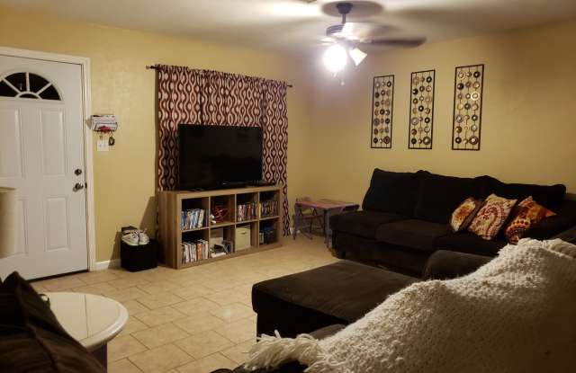 Nice 2 or 3 Bedroom, 1 Bath. photos photos