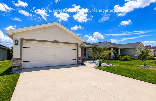 EXCEPTIONAL 3 BEDROOM/2 BATH HOME PLUS LARGE FENCED YARD! LONG TERM LEASE- UNFURNISHED! photos photos