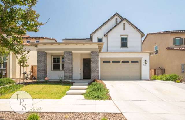 Madera Tesoro Viejo - Beautiful Hillside Village 2-Story Home, 4BR/3BA, SOLAR, Community Pool + Lots of Amenities! photos photos