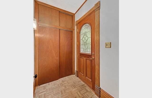 3732 North Hermitage Avenue Gallery 2