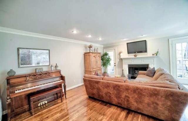 1900 Monroe Drive NE Gallery 4