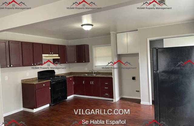 Large 3-bed, 1.5 bath house in Hammond (Hessville) Indiana - 6427 Nebraska Drive, Hammond, IN 46323