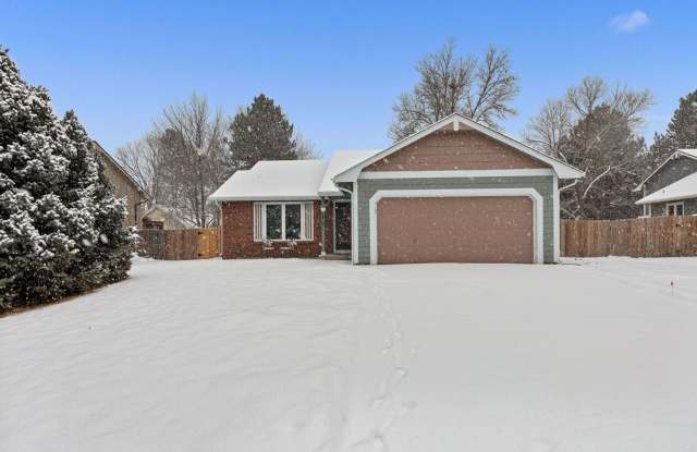SUBLEASE OPPORTUNITY – MOVE-IN READY 3BD/2BA Home with 2 Car Garage Gallery 1