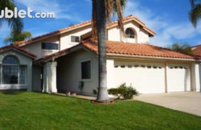 556 Jobe Hill Dr - 556 Jobe Hill Drive, Vista, CA 92081