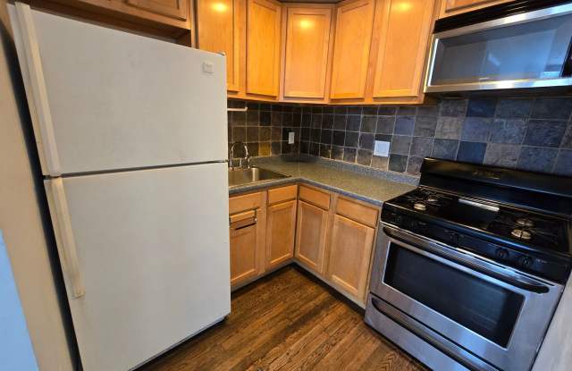 Bright 2 bed 1 bath in the heart of Rittenhouse photos photos