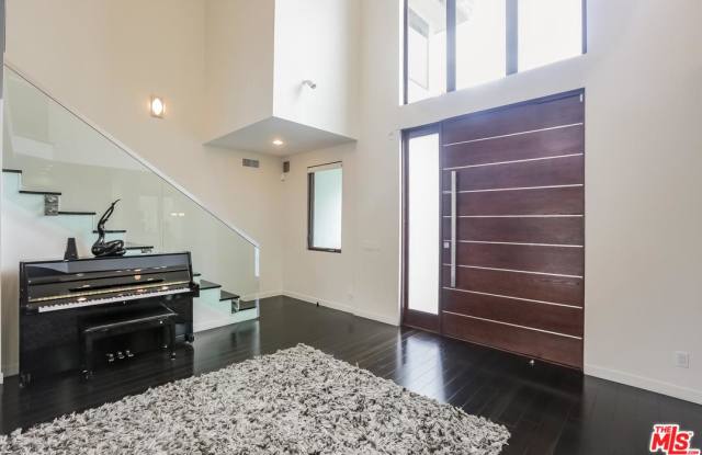 10844 ROCHESTER Avenue Gallery 3