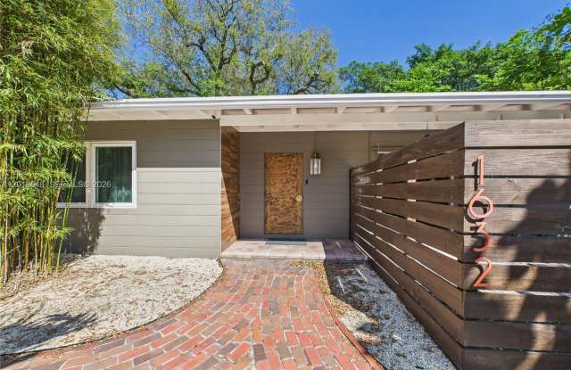 1632 SW 28th Ave photos photos