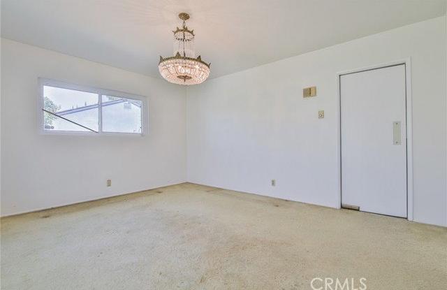 3744 Pine Avenue Gallery 3