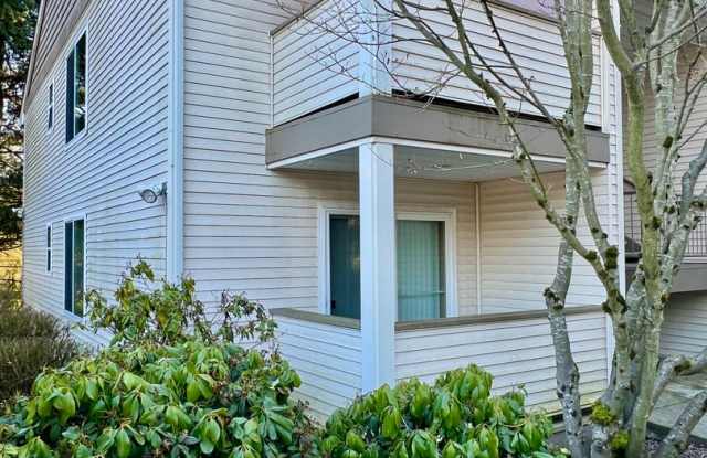 Charming 2 Bedroom Condo minutes from I5 and the Alderwood Mall. photos photos