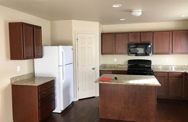 Spacious Home on Manistique For Rent Gallery 3