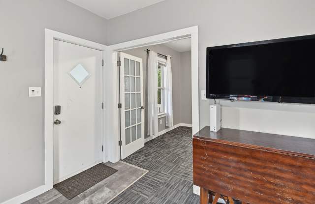 Charming 2-Bedroom with Fenced Backyard & Detached Garage in Champaign (sublease through 3/06/27 Gallery 1