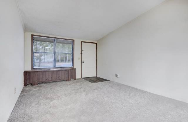 Stonehenge Apartments Gallery 2