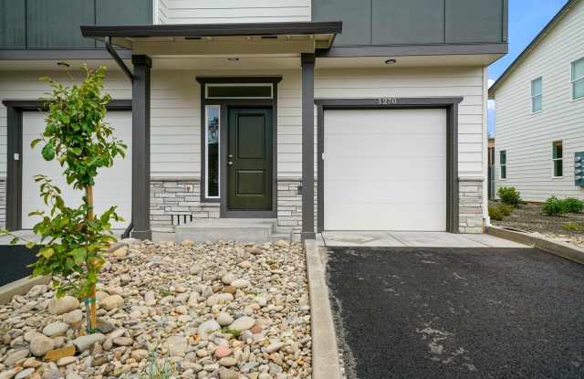 Brand New - Modern 3-Bedroom Townhomes with A/C, Attached Garage & Private Patio! Gallery 4