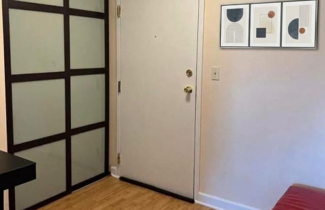 828 Oakton Street Gallery 2