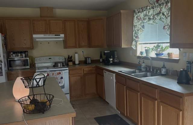 1199 Northwest Redwing Drive Gallery 1