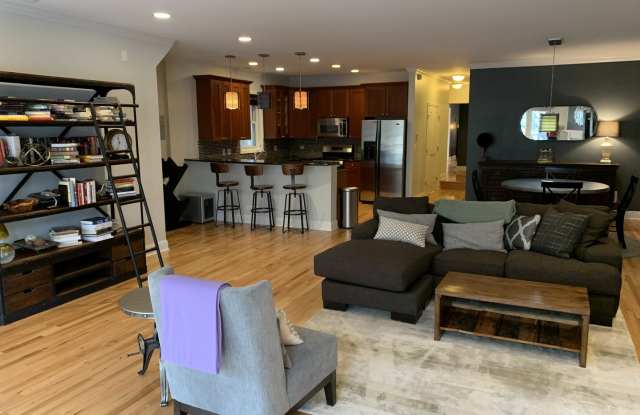 3715 North WILTON Avenue Gallery 2