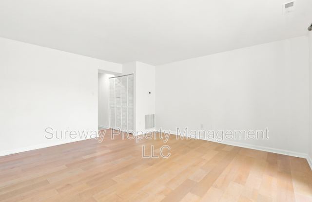 502 Barclay Walk Gallery 3