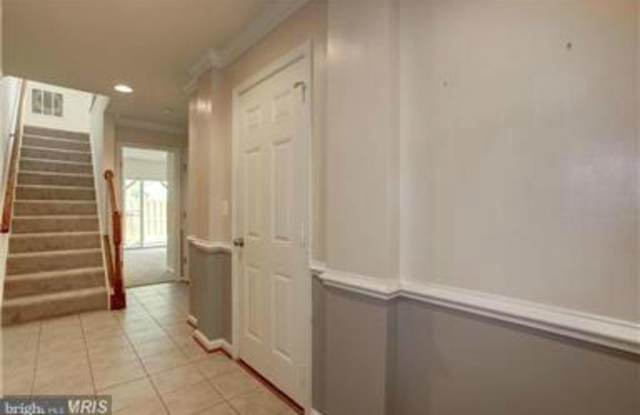 15665 JOHN DISKIN CIR #185 Gallery 2