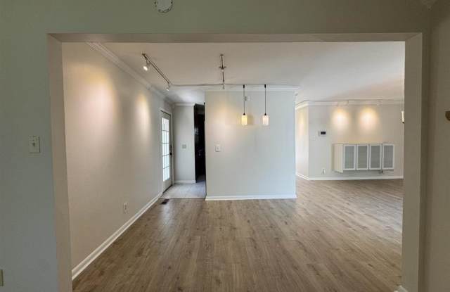 107 Dexter Avenue Gallery 2