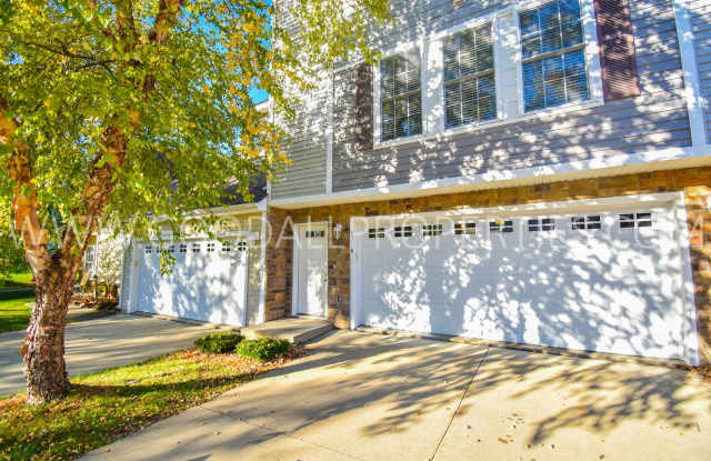 2 Bedroom, 2 1/2 Bath Townhome in Urbandale! photos photos