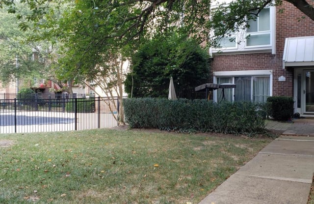 3764 PERSIMMON CIR - 3764 Persimmon Circle, Mantua, VA 22031