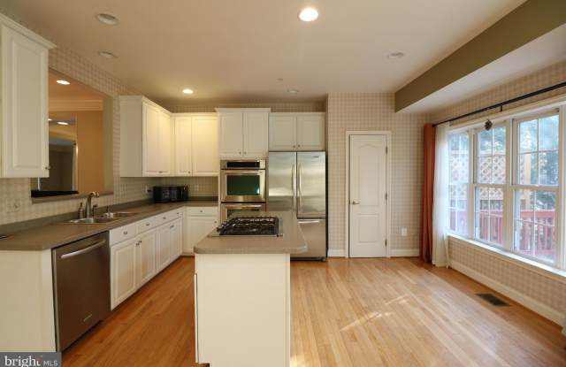 6402 SPRINGVIEW PLACE Gallery 2