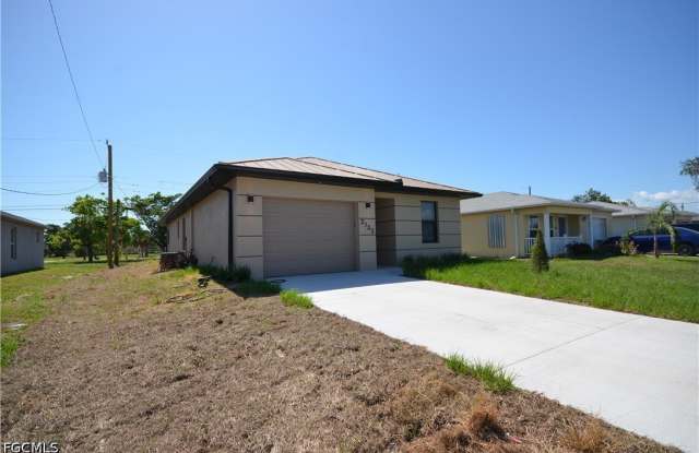 2132 Barker Boulevard Gallery 2
