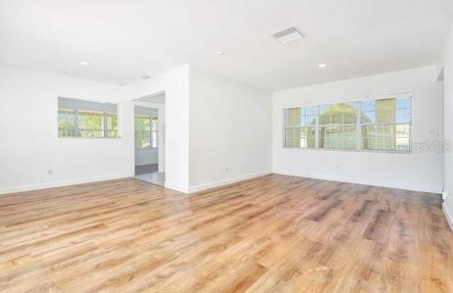 3800 BOBOLINK Lane Gallery 2